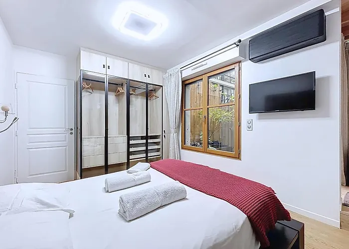 Elegant Duplex With Garden Near The Eiffel Tower Lägenhet