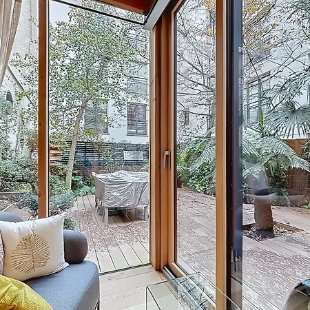 Elegant Duplex With Garden Near The Eiffel Tower Parijs