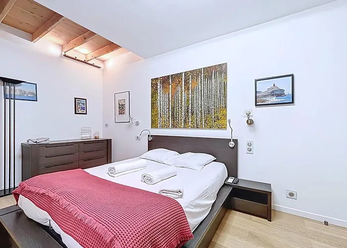 Elegant Duplex With Garden Near The Eiffel Tower דירה *