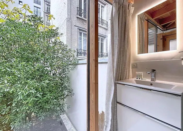 Elegant Duplex With Garden Near The Eiffel Tower דירה *