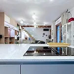 Elegant Duplex With Garden Near The Eiffel Tower Paris